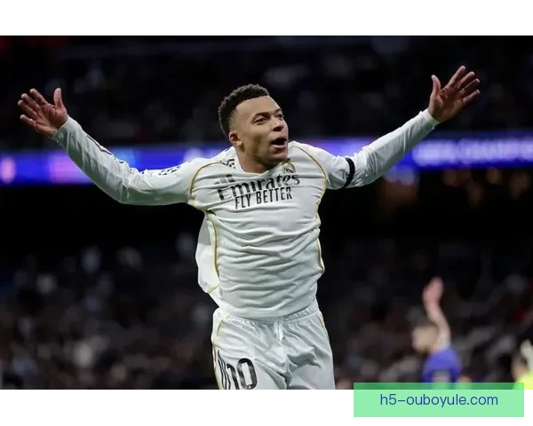 姆巴佩力挺维尼修斯场内外情义